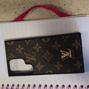 Fashion LV Samsung Galaxy S24 Ultra case.